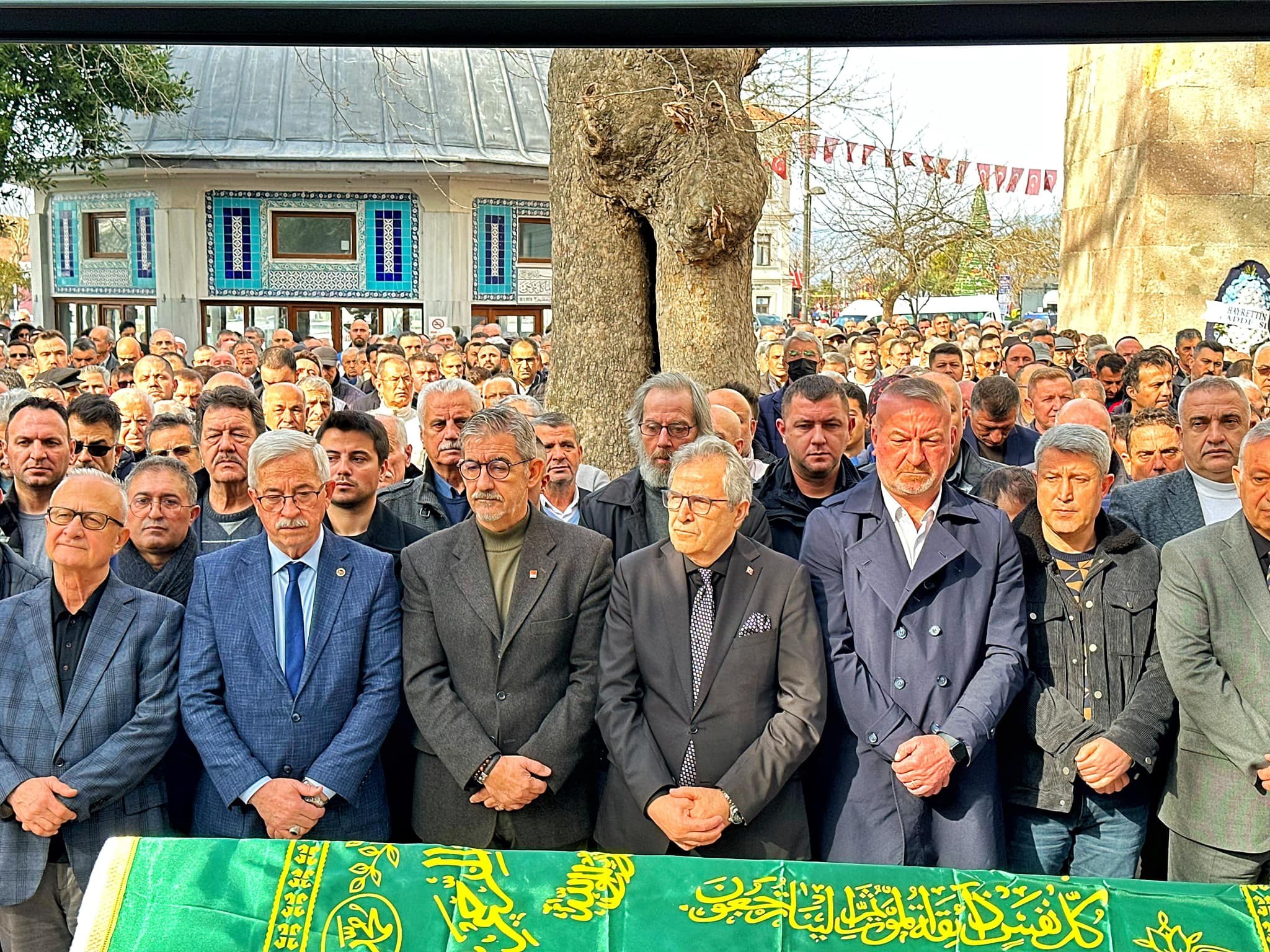 Bandırma Belediye Başkanı Dursun Mirza’nın kayınpederi Mustafa Canbaz son yolcuğuna uğurlandı!