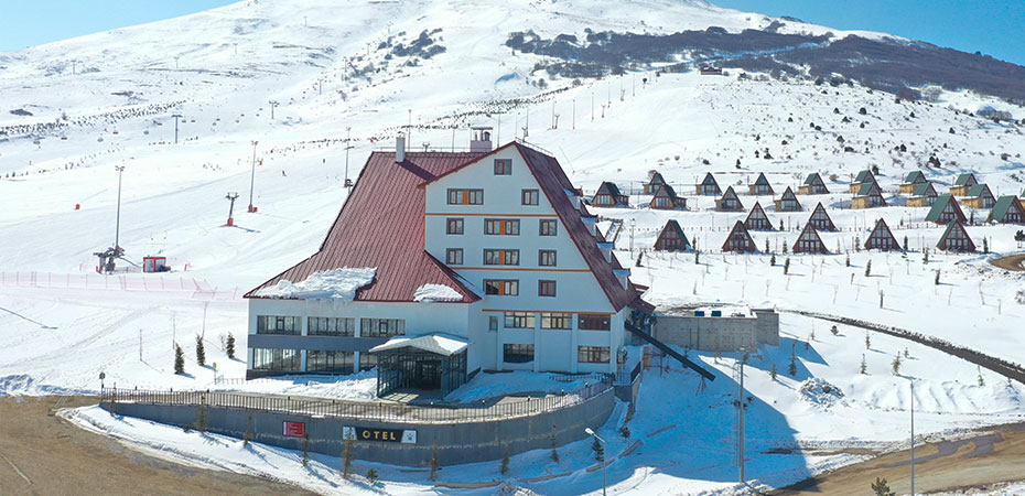 Bir acı haber de Sivas'tan geldi! Yıldız Dağı Kayak Merkezi’nde bulunan Yıldızhan Otel'de patlama! Çok sayıda yaralı var!