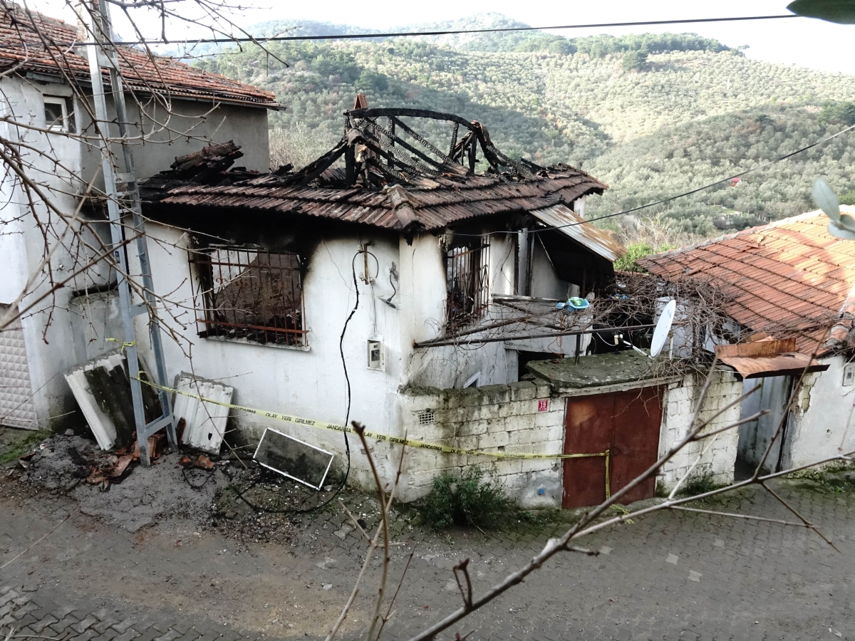 Balıkesir’de yangın faciası: Hayatını kaybeden iki kardeş toprağa verildi