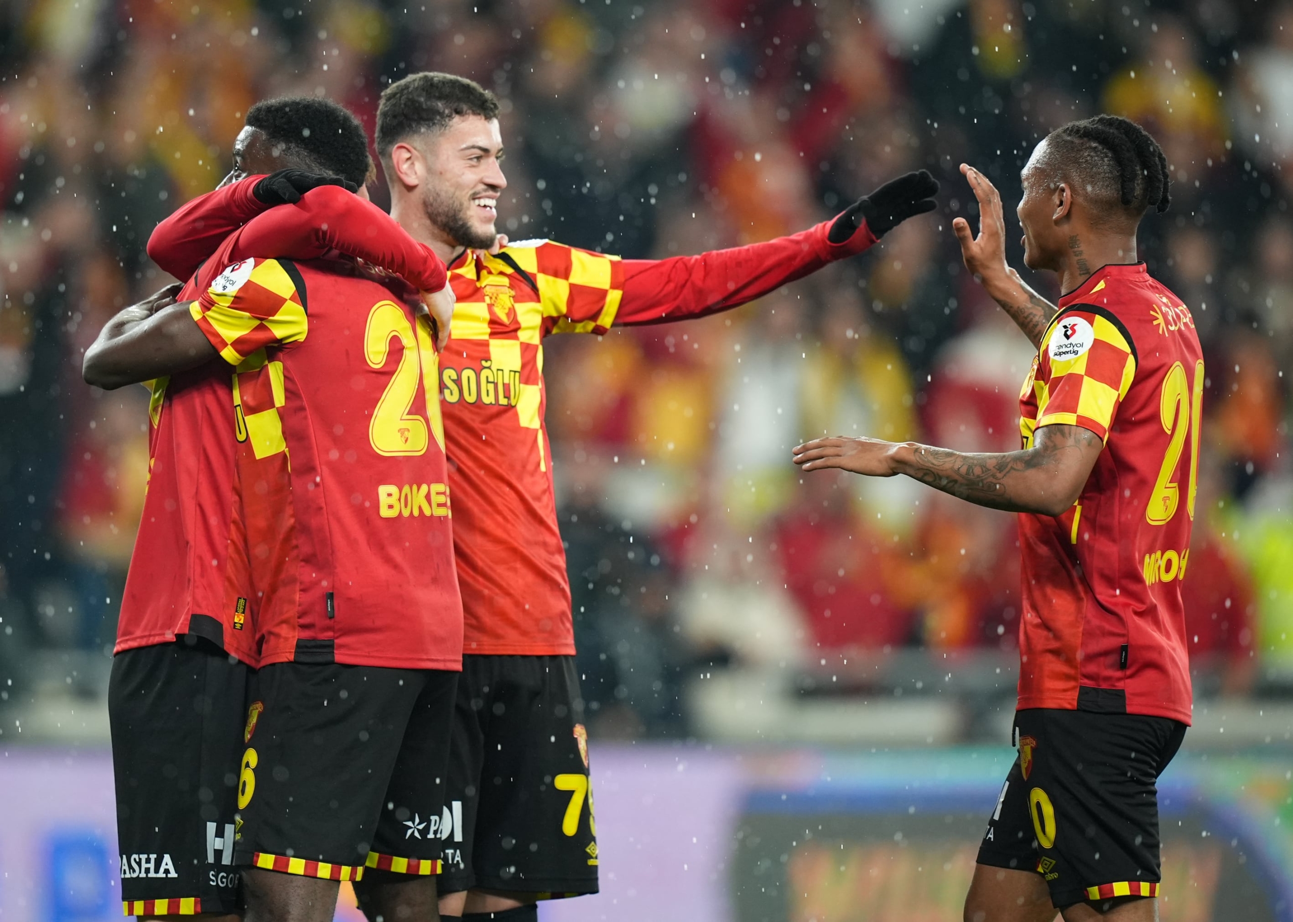 Göztepe, Kasımpaşa'yı 5-0'la devirdi!