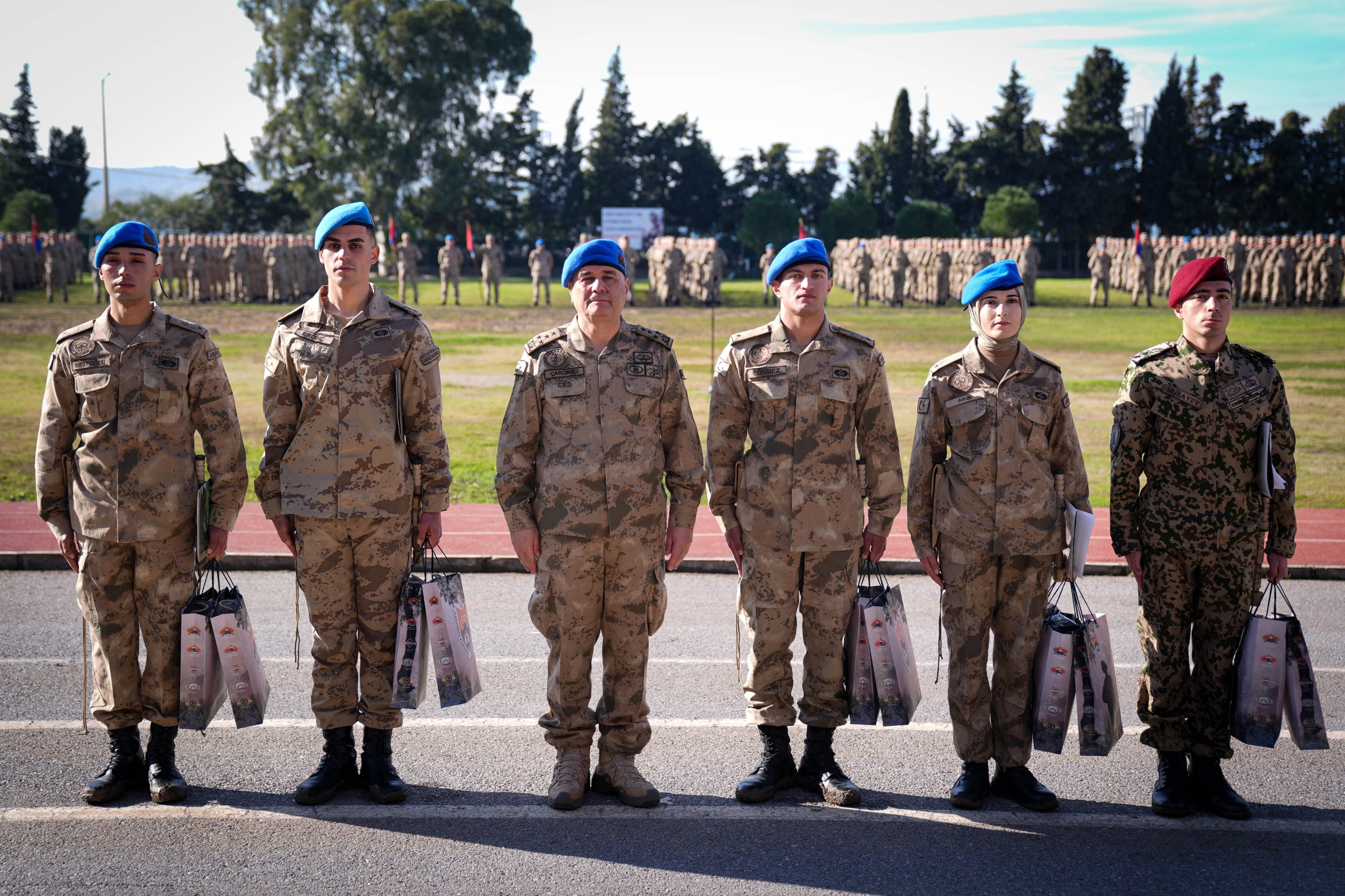 İzmir'de 479 jandarma subay adayı komando kursunu tamamladı