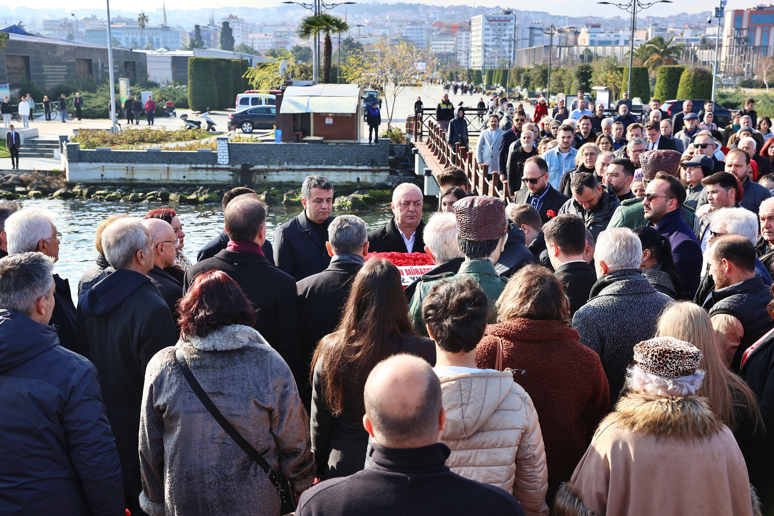 Samsun'da mübadiller denize karanfil bırakarak atalarını andı