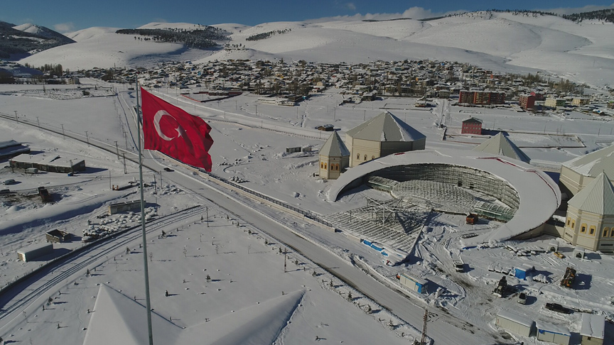 Binlerce insan Sarıkamış'ta! Şehitlerimizi andılar...