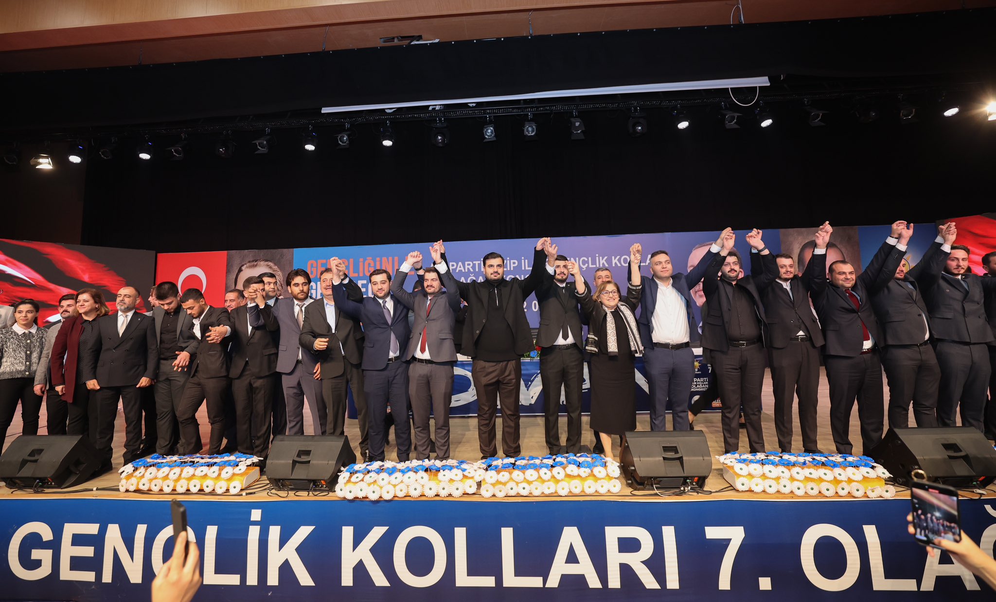 Ak Parti Gençlik Kolları Kongresi ne zaman? Nerede yapılacak? Adaylar kimler?