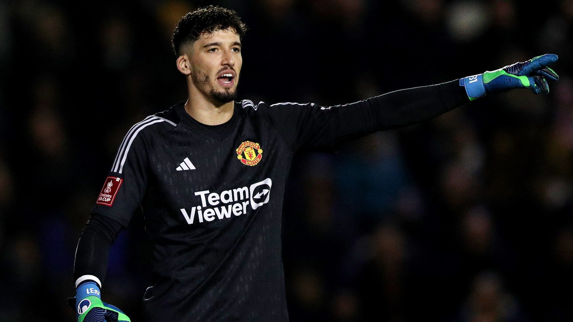 Altay Bayındır kalesinde devleşti! Manchester United 2-0 kazandı!