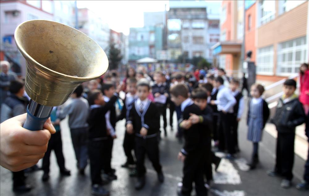 21 milyon öğrenci bugün karnelerini alacak! Sömestr tatili kaç gün sürecek? Ne zaman bitecek? İşte detaylar...