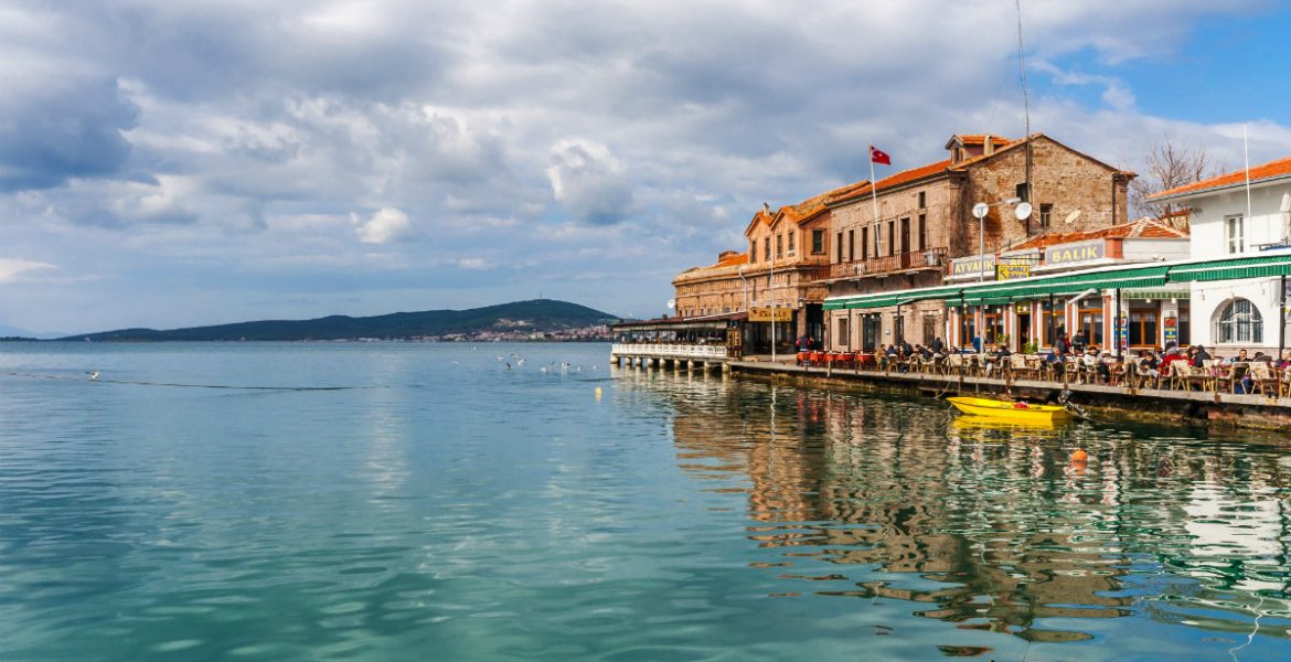 Ege'nin saklı cennetleri... Çeşme ve Bodrum'dan sıkılanlar buraya kaçıyor! Ayvalık, Cunda ve Küçükköy rotaları...