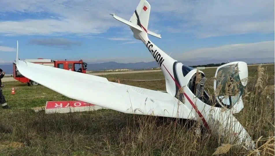 Bursa'da eğitim uçağı pistten çıktı! Pilot yaralandı!