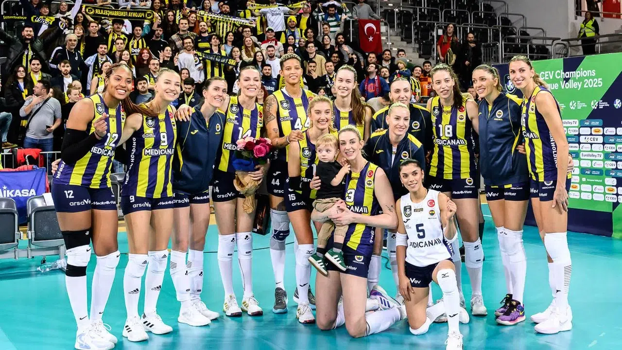 Fenerbahçe Medicana Kadın Voleybol Takımı Çeyrek Finalde: Namağlup Liderlik