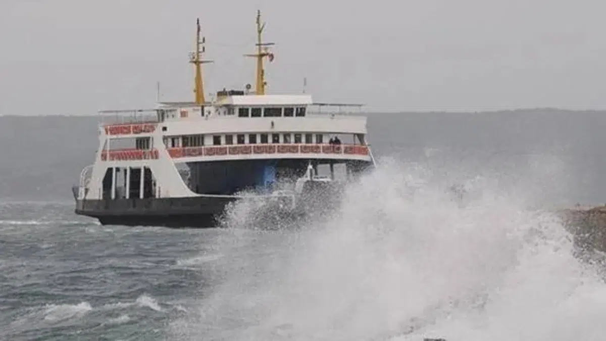 Fırtına ulaşıma engel oldu! Erdek - Adalar feribot seferleri iptal edildi!