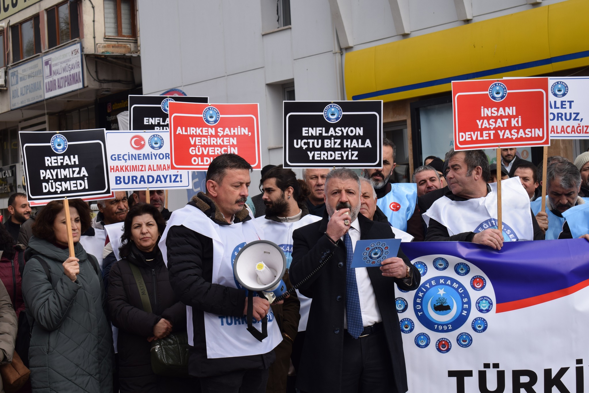 Kamu-Sen'den maaş zamlarına büyük tepki! Ek zam ve refah payı talep ediyorlar...