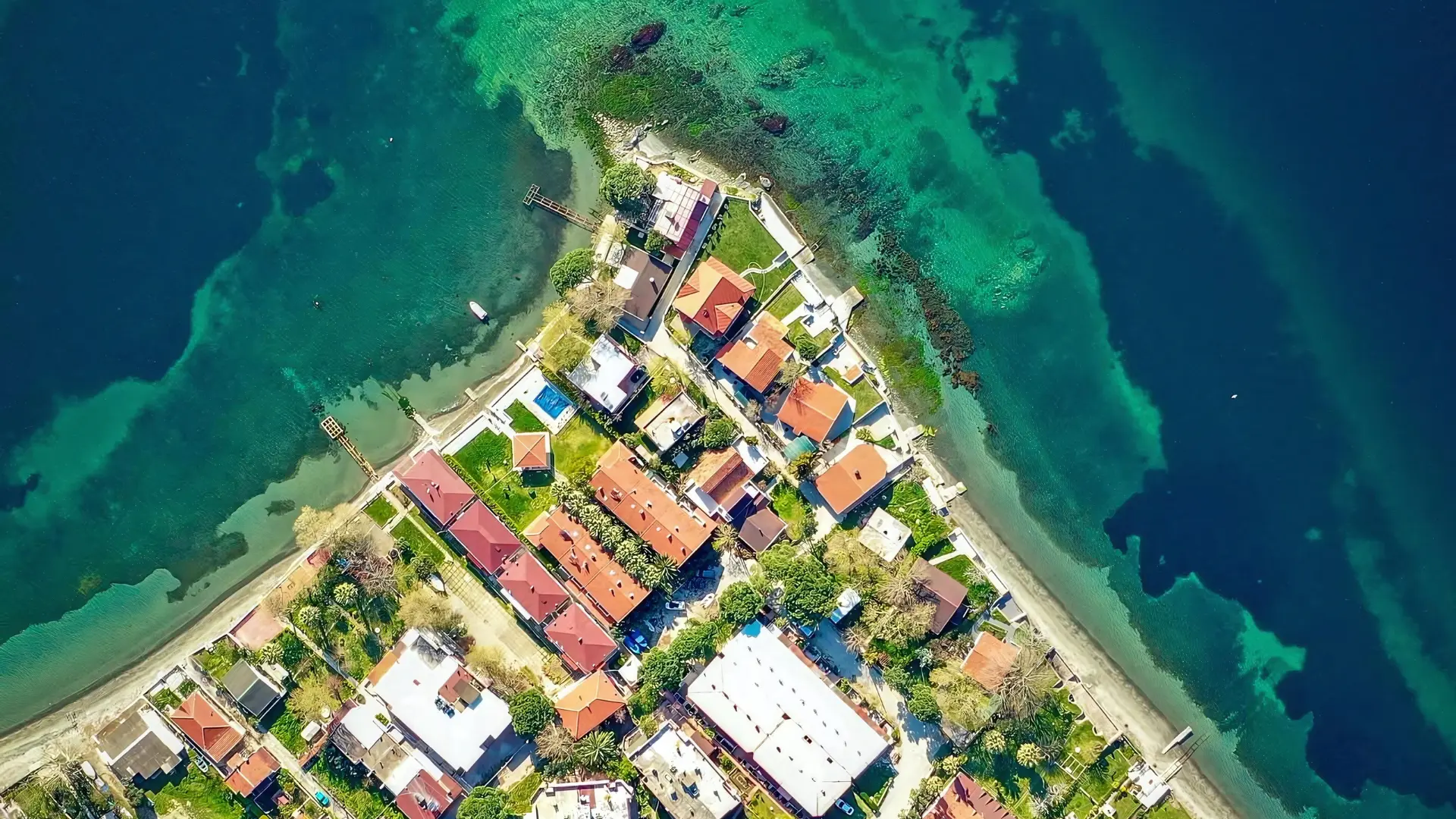 Kapıdağ’ın kalbinde bir huzur durağı: Ballıpınar Köyü... Masmavi koyları ve doğal güzellikleriyle gidenleri adeta büyülüyor!