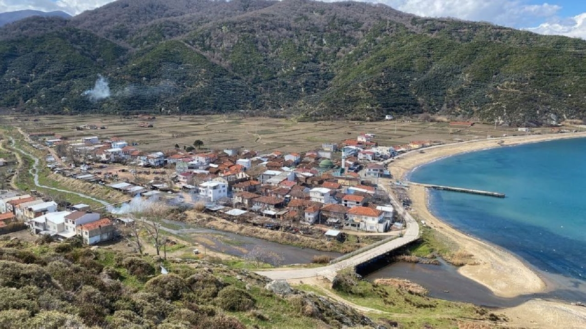 Kapıdağ’ın kalbinde bir huzur durağı: Ballıpınar Köyü... Masmavi koyları ve doğal güzellikleriyle gidenleri adeta büyülüyor!