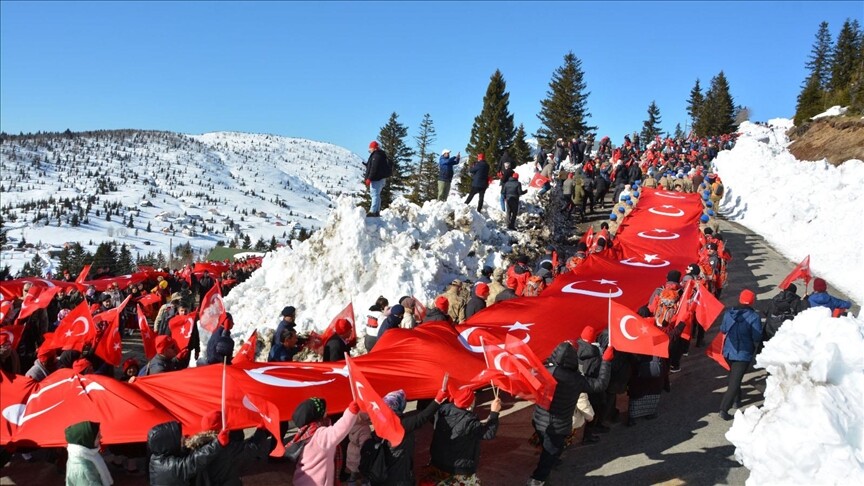 Binlerce insan Sarıkamış'ta! Şehitlerimizi andılar...