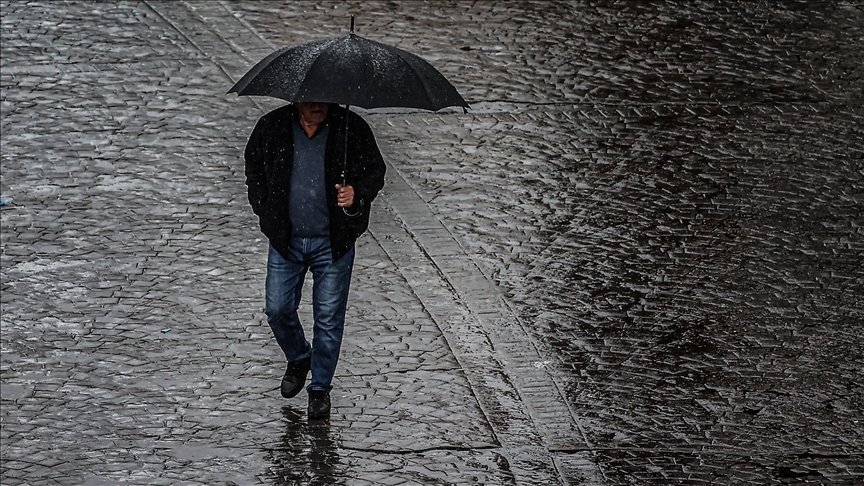 Meteoroloji'den hafta sonu için uyarı! Kuvvetli yağış ve fırtına geliyor... Önleminizi alın!