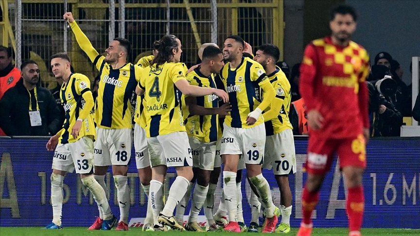 Fenerbahçe, Göztepe'yi 3-2 Mağlup Etti: Galatasaray ile Puan Farkı Korundu