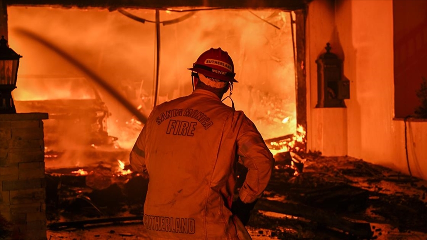 Los Angeles'ta felaket! 100 bin kişi tahliye ediliyor! Ölü sayısı 5'e yükseldi!