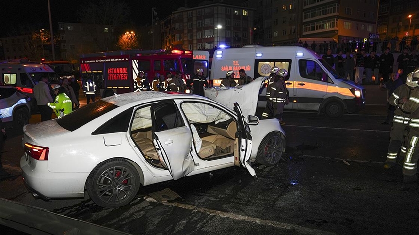 Zincirleme trafik kazasında 1 kişi hayatını kaybetti, 9 kişi yaralandı!