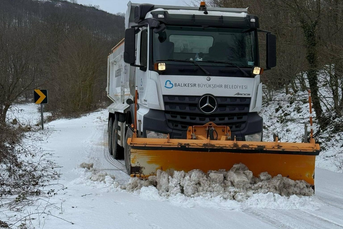 Balıkesir’in Yüksek Kesimlerinde Kar Yağışı! Ekipler Seferber Oldu