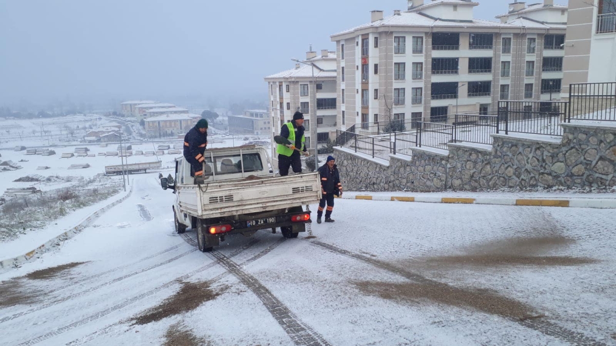 Sındırgı Belediyesi Karla Mücadelede Sahada!