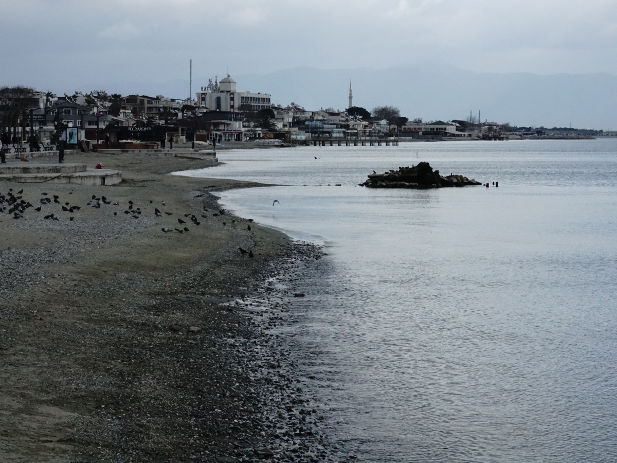 Balıkesir’in Ayvalık, Gömeç ve Edremit ilçelerinde deniz suyunun kıyıdan çekilmesi dikkat çekti. Deprem ihtimali var mı?