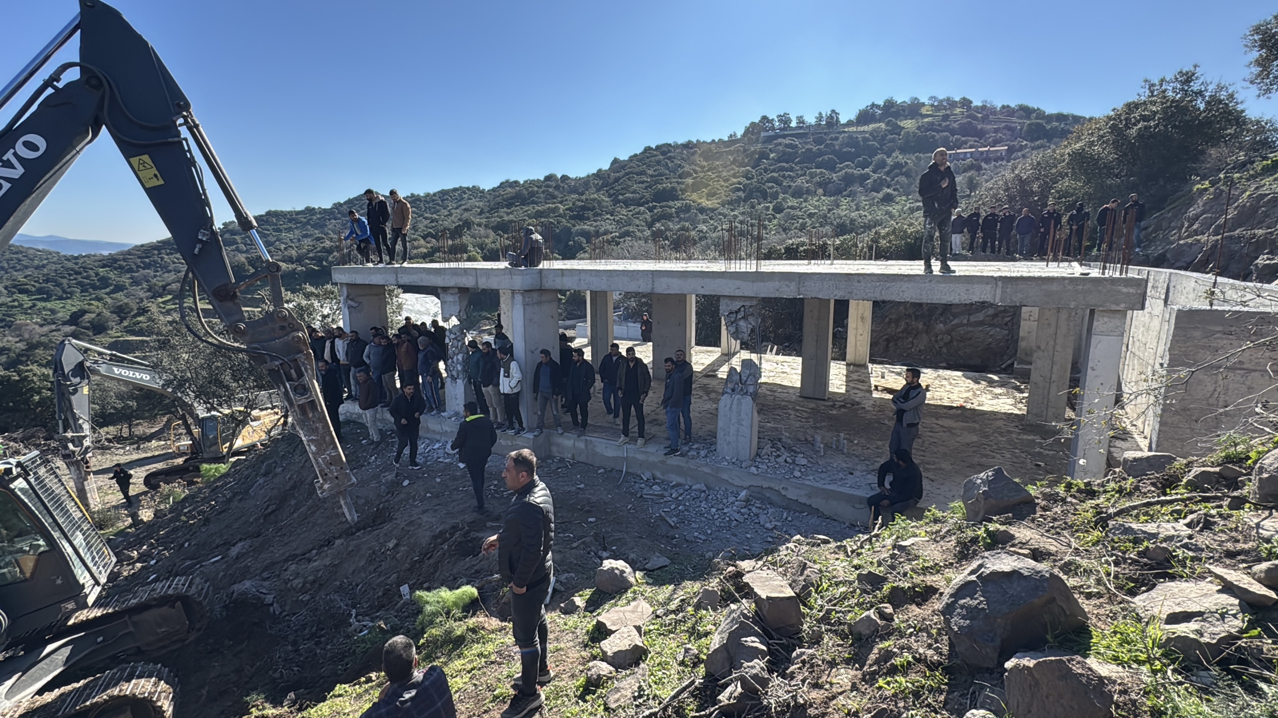 Bodrum'da kaçak yapılar yıkıldı