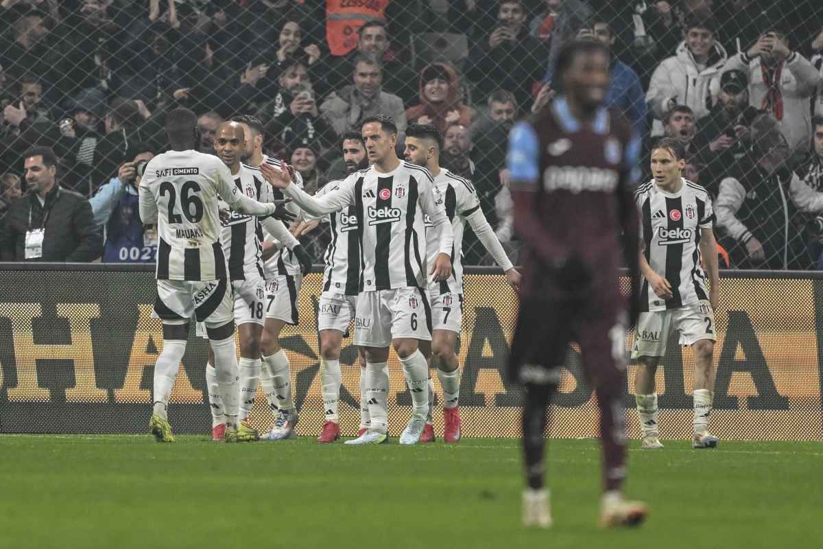 Beşiktaş'tan şahane geri dönüş! Trabzonspor'u 2-1 mağlup etti!