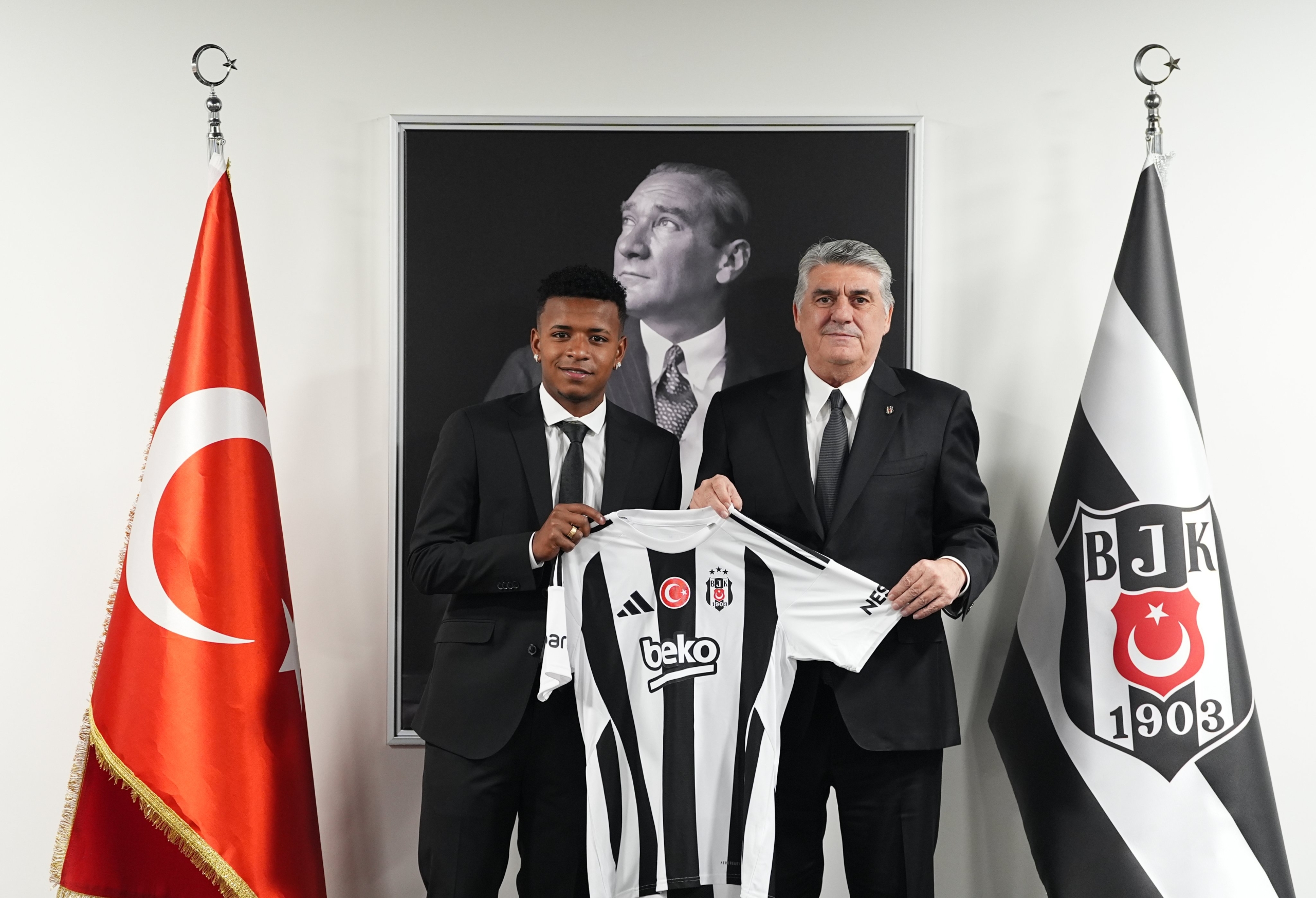 Beşiktaş'ın yeni transferi Keny Arroyo imzayı attı!