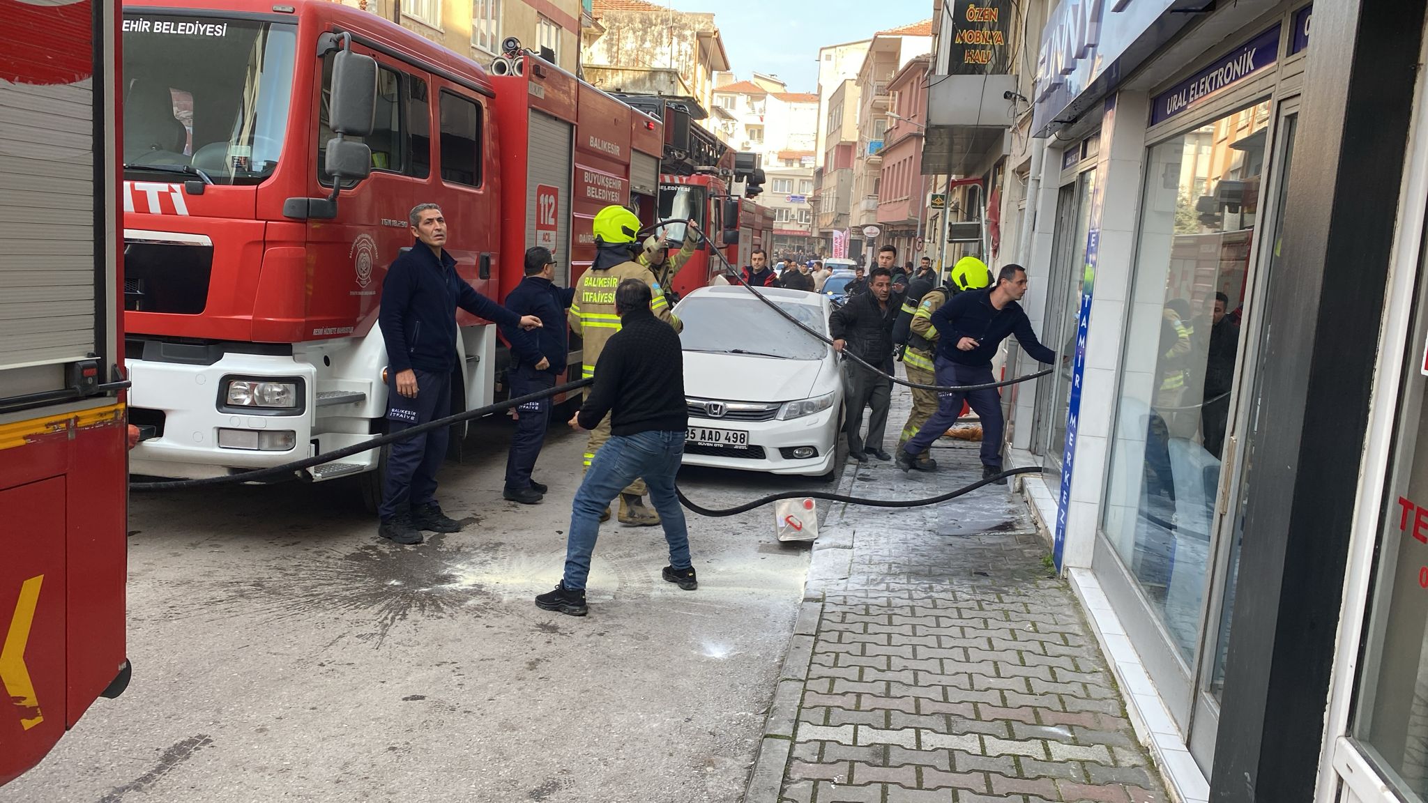 Balıkesir’de Televizyon Tamir Atölyesinde Yangın! Ekipler Müdahale Etti