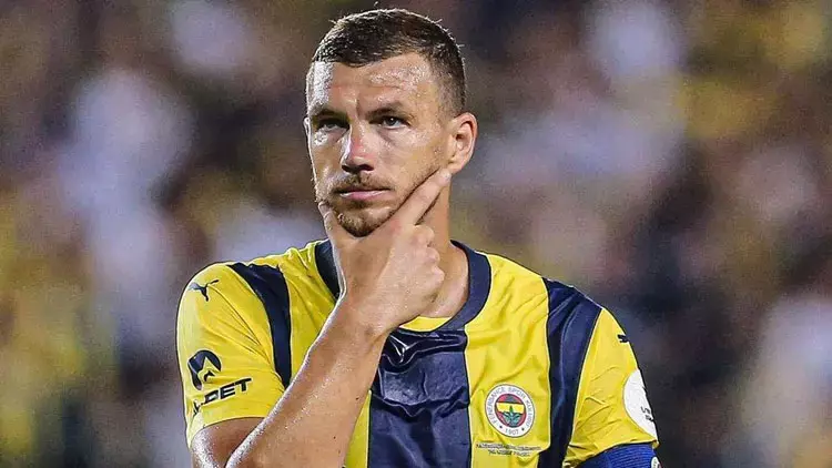 Fenerbahçe'de gözler Edin Dzeko'da! Tecrübeli golcüyle yeni sözleşme imzalanacak mı?