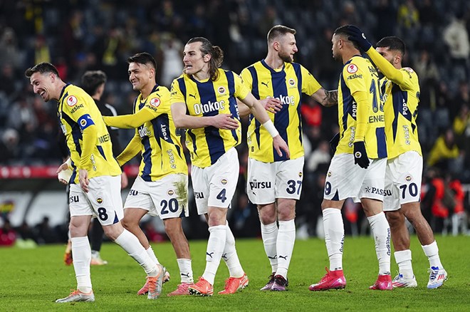 Fenerbahçe'ye kötü haber! Çağlar Söyüncü ve İsmail Yüksek sahalardan uzak kalacak!