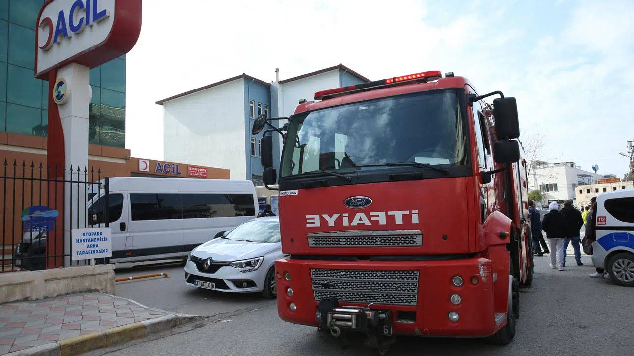 Özel hastanenin yoğun bakım servisinde yangın! Müdahale sürüyor!