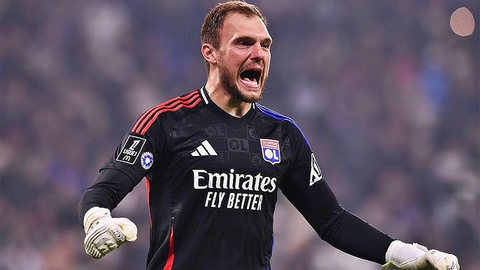 Galatasaray, Muslera'nın yerini doldurmak için çalışmalara başladı! İlk aday Lucas Perri!