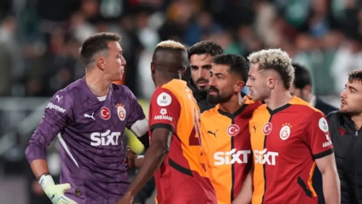 Muslera sorulan soruya kızdı! Canlı yayını terk etti!