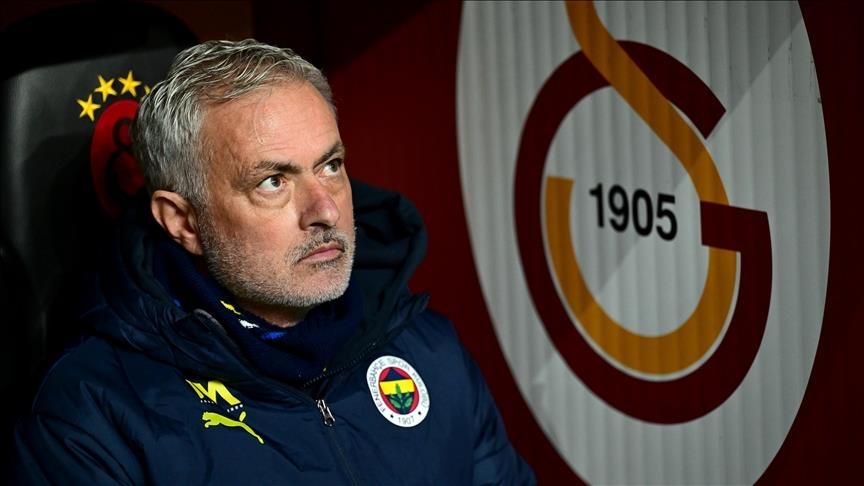 Fenerbahçe Teknik Direktörü Jose Mourinho'ya verilen 4 maçlık ceza 2'ye indirildi!