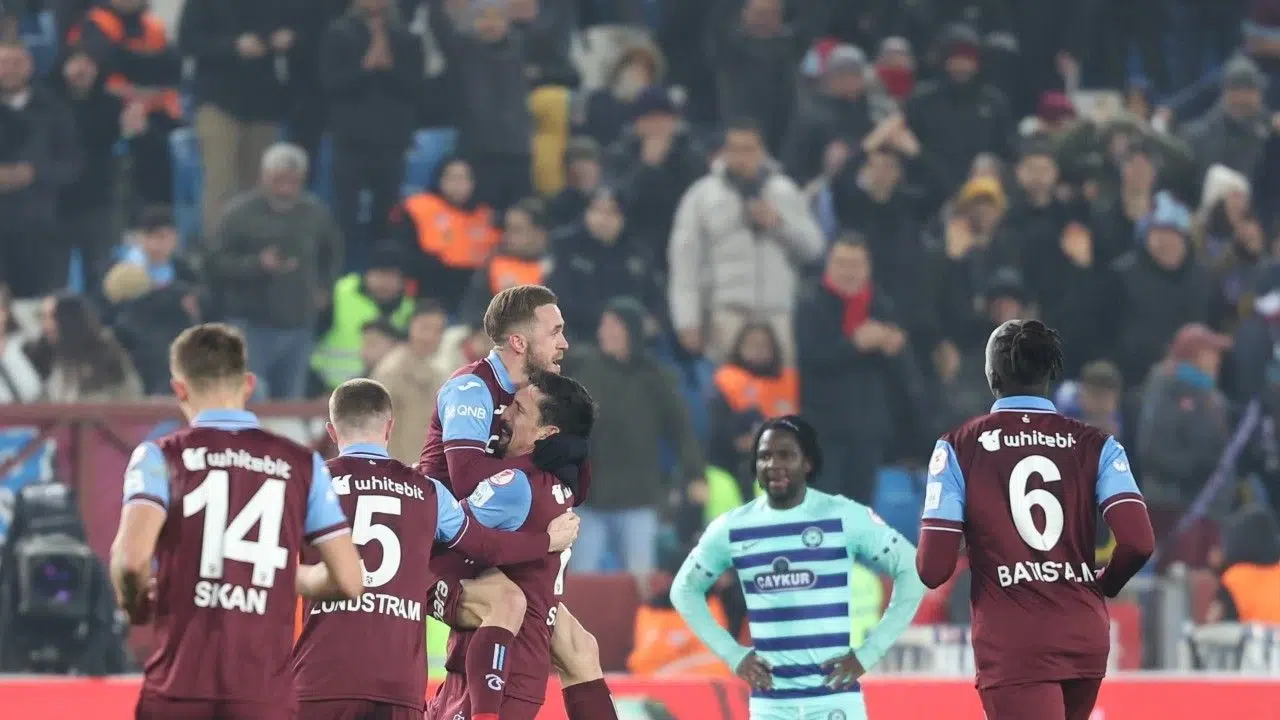 Karadeniz Derbisinde Gol Yağmuru! Trabzonspor, Çaykur Rizespor'u 5-2 mağlup etti!