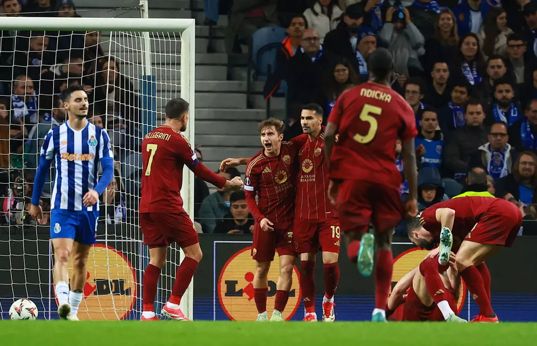 Zeki Çelik'in golü yetmedi! Roma, Porto deplasmanından 1-1'lik skorla ayrıldı!