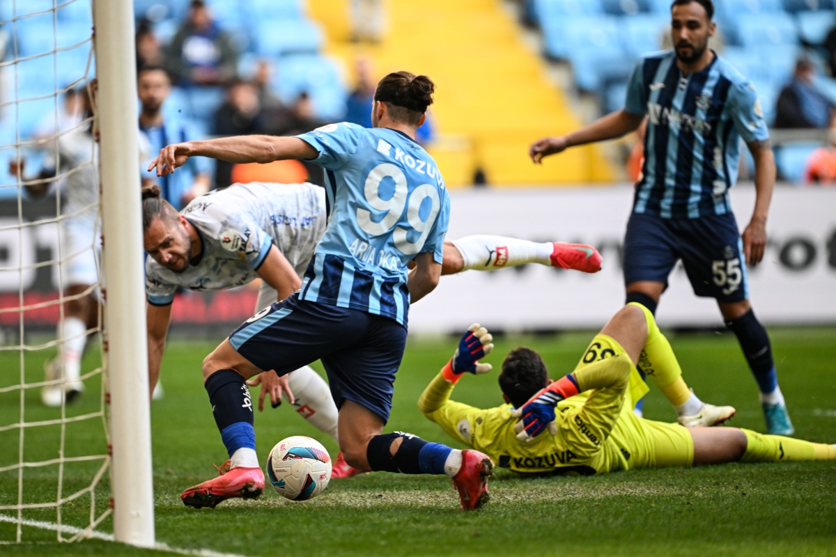 Adana Demirspor'un kalecisi Vedat Karakuş'tan kötü haber! Puşcaş ile yaşadığı pozisyon sonrasında kafa travması geçirdi!