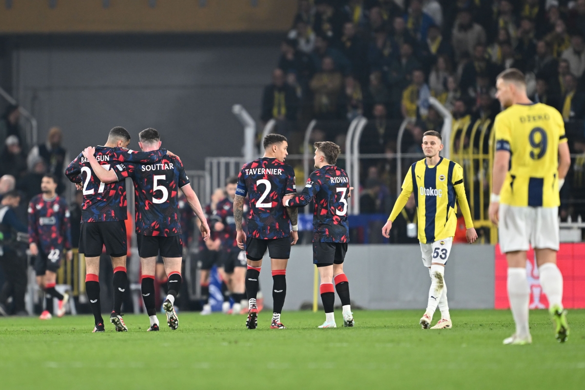 Fenerbahçe - Rangers Maçında VAR Kararları Damga Vurdu! Rangers'ın 2 Golü VAR'dan Döndü!