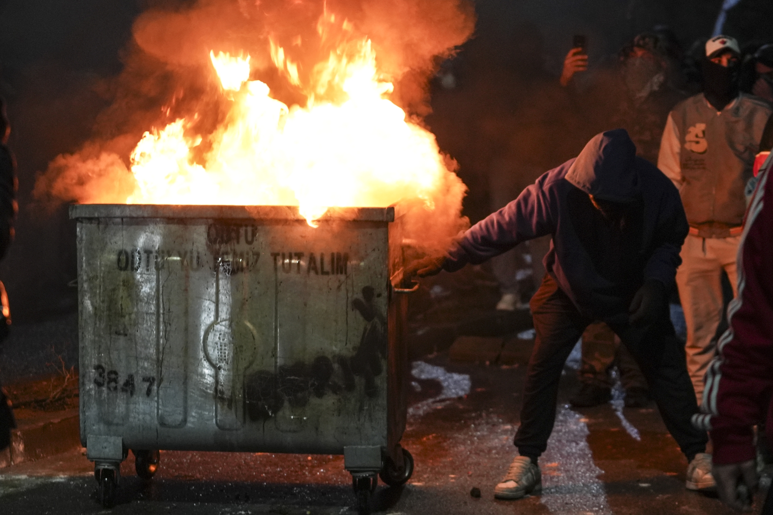 ODTÜ’de İBB’ye yönelik yolsuzluk ve terör soruşturmasına tepki eylemi