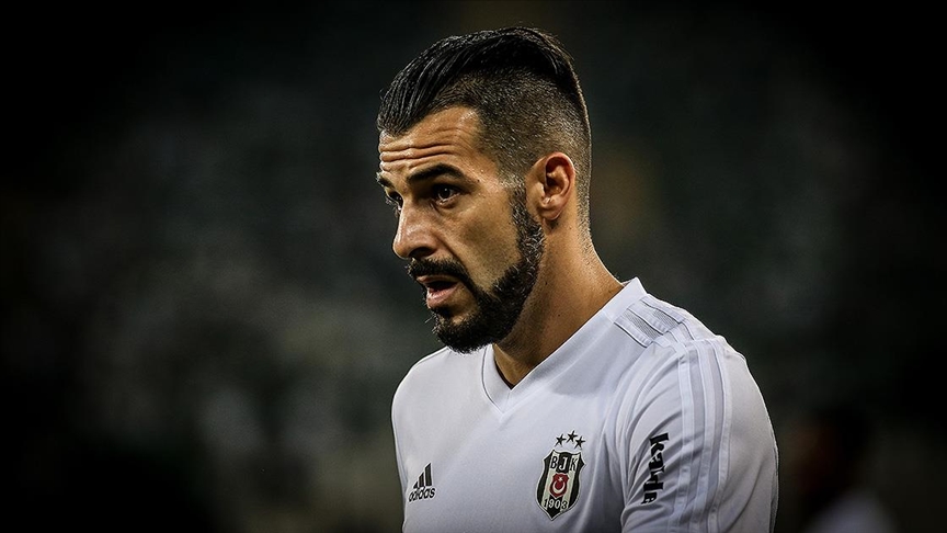 Eski Beşiktaşlı yıldız futbolcu Alvaro Negredo kariyerine nokta koydu!