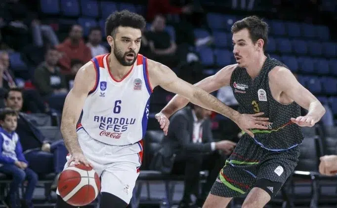 Aliağa Petkimspor’dan Deplasmanda Büyük Sürpriz! Anadolu Efes’i Son Anda Devirdi!