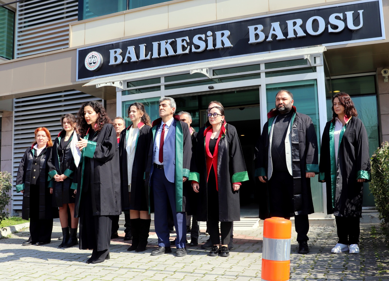 Türkiye Barolar Birliği Kadın Hukuku Komisyonu üyesi Av. Hale Özmen'den 8 Mart Mesajı: "Kadın Haklarından Vazgeçmeyeceğiz!"