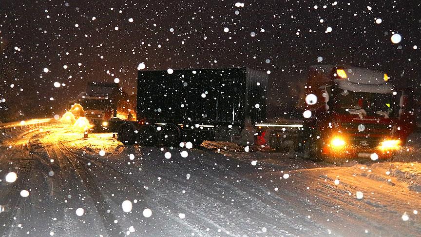 Sürücüler Dikkat! Bolu Dağı'nda Kar Yağışı Başladı!