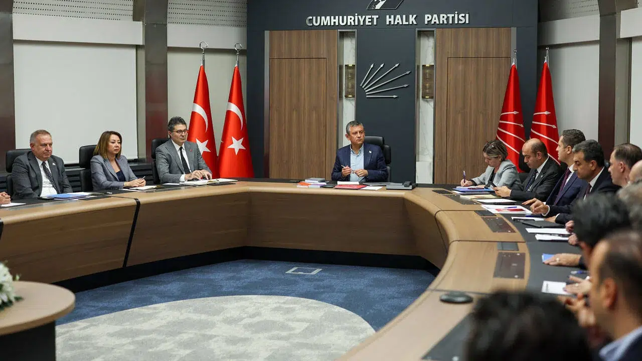 CHP MYK, Bugün Özgür Özel Başkanlığında Toplanıyor