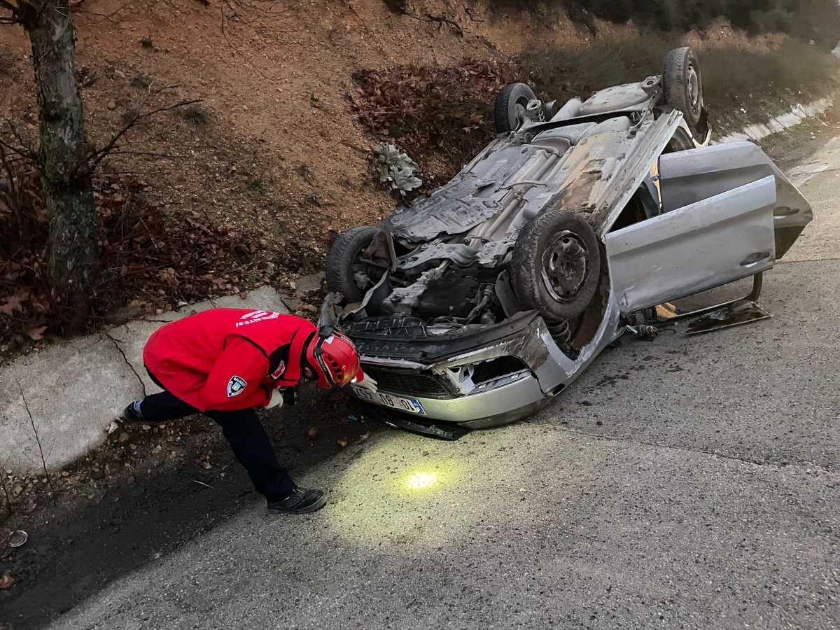 Edremit'te trafik kazası! Aracın sahibi araçta bulunamadı!