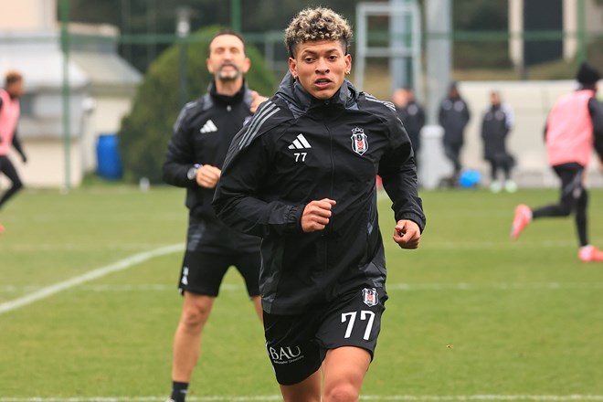 Beşiktaş'ın yeni transferi Elan Ricardo neden oynamıyor? Sebebi belli oldu!Beşiktaş'ın yeni transferi Elan Ricardo neden oynamıyor? Sebebi belli oldu!