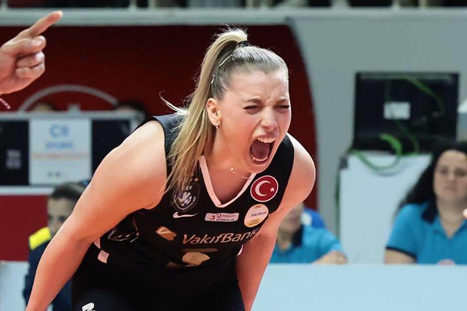 VakıfBank, CEV Şampiyonlar Ligi'nde Fenerbahçe'yi Mağlup Ederek Yarı Finale Yükseldi!